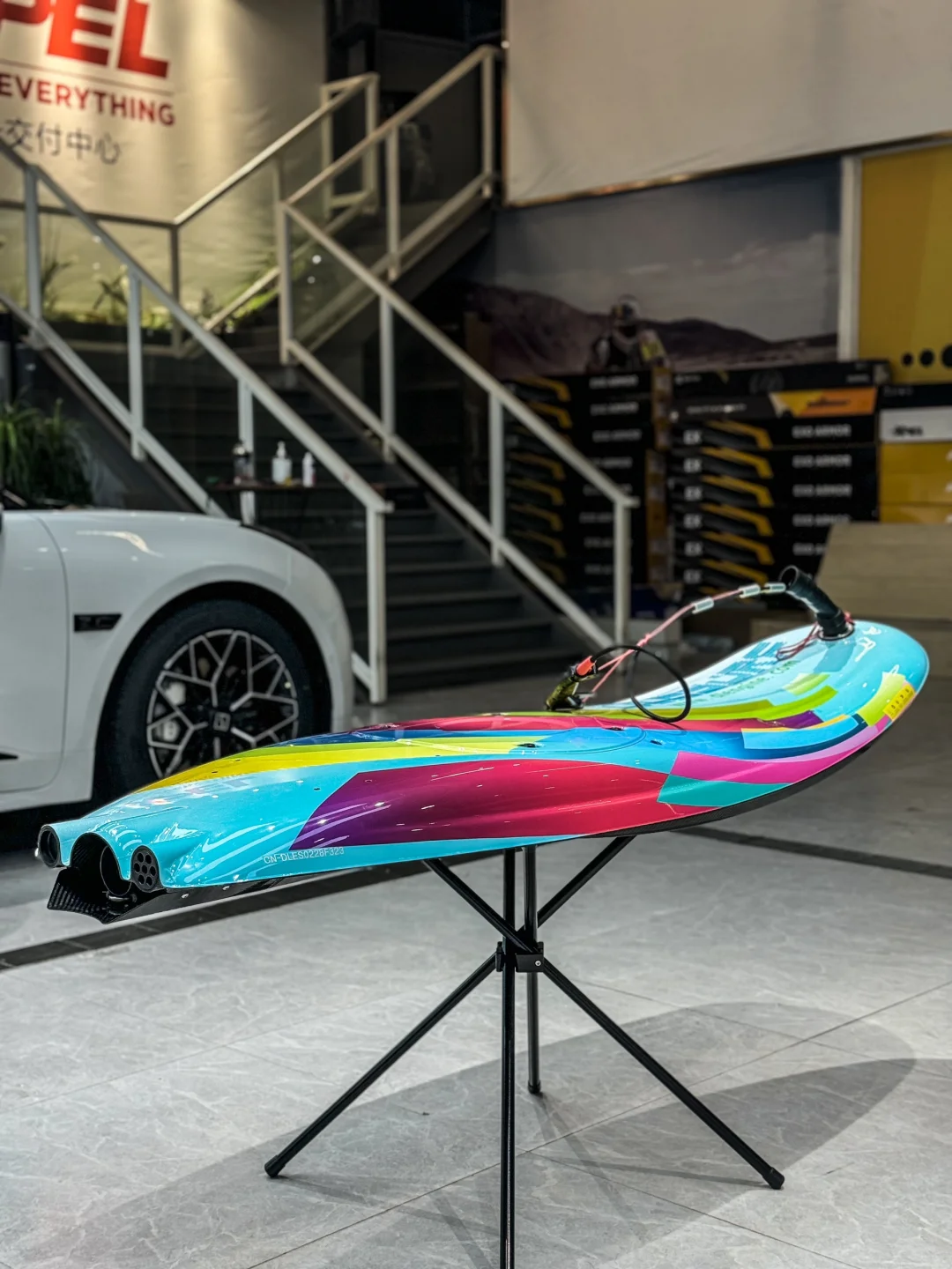 你们都坐着去漂流，我站着去冲浪