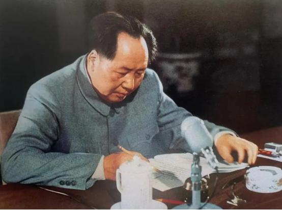 她照顾了毛主席21年，可主席去世的时候，却不许她出现在身边。她是毛主席最亲近的人