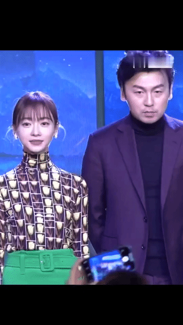 吴谨言和雷佳音同框！这是要逼死大头吗？两个人站在一起看起来好不真实，都不像在一个