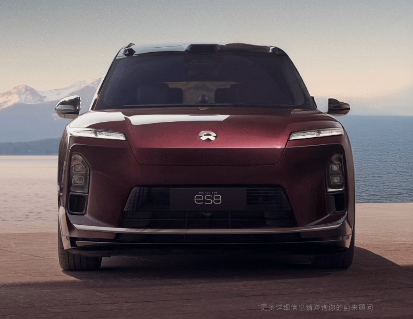蔚来ES8上新。M42星云红，这个红色真大气。蔚来是真的很会起名字，M42是一个
