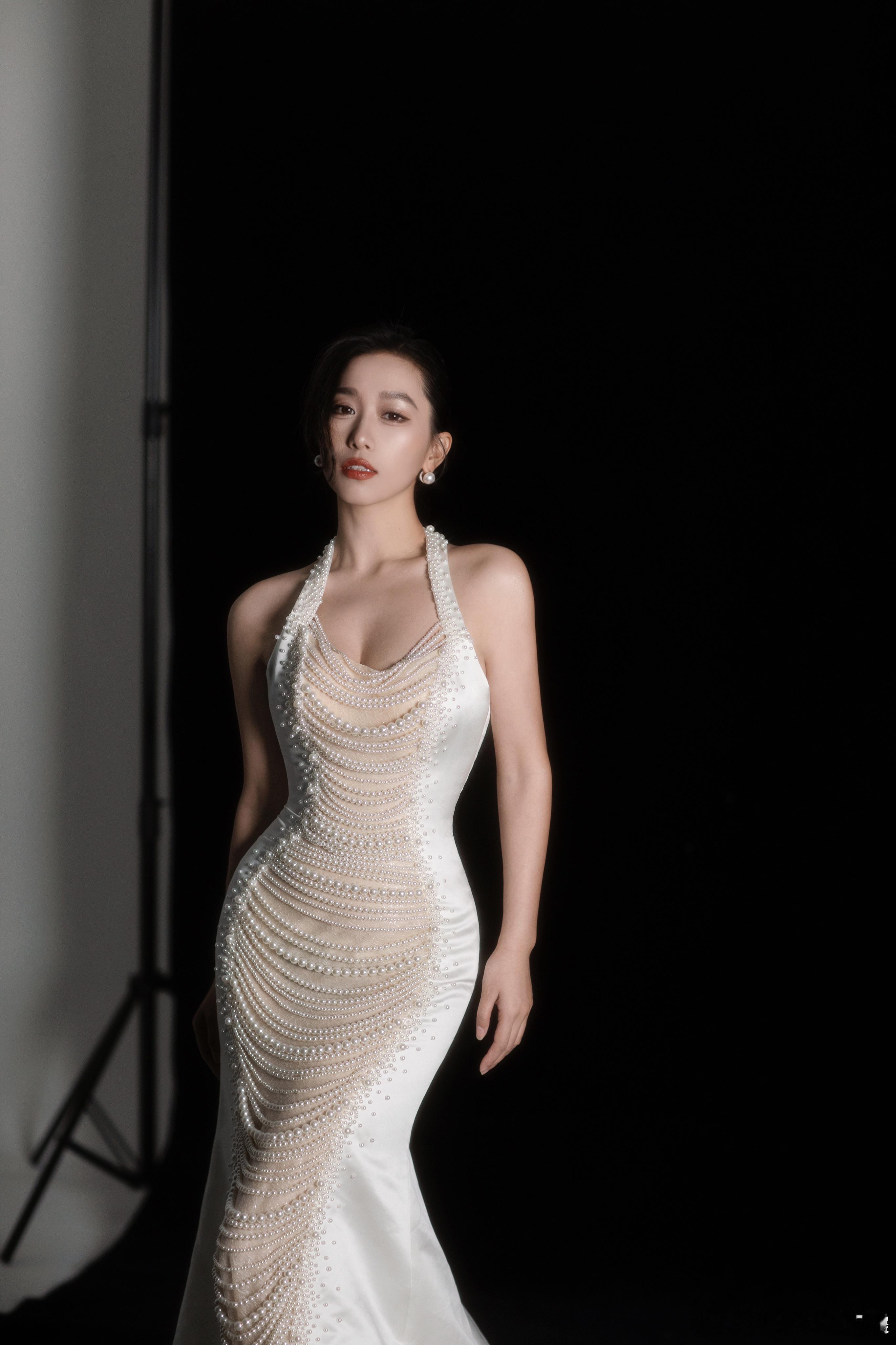 李蠕蠕收入比娱乐圈很多人高李蠕蠕，深圳卫视主持人 