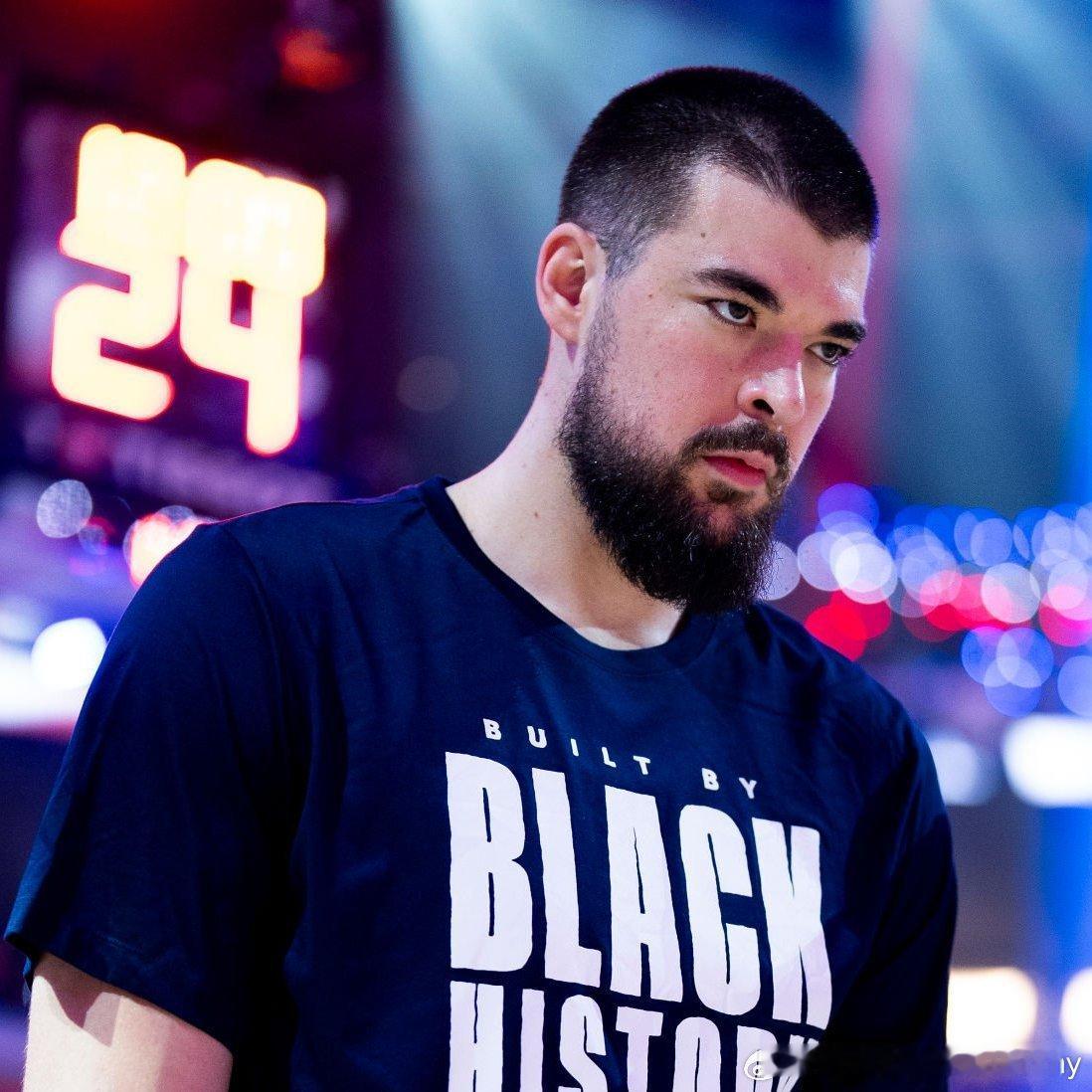 BrettSiegel：印第安纳步行者队已询问了伊维察·祖巴茨的转会可能性。 