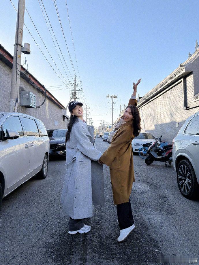 宋茜陈好你们根本没喝中药 陈好情人节库存照曝光！和宋茜同游北京胡同，花墙前各种贴