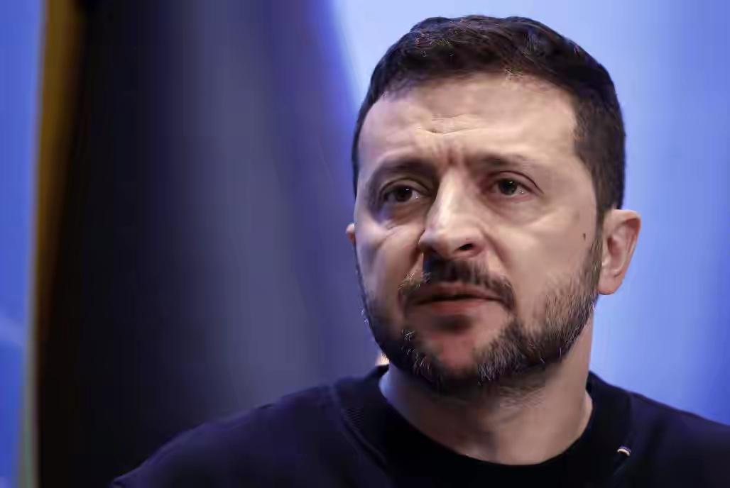 泽连斯基众叛亲离之际，乌方竟有人妄言拥核，实乃自焚之举！普京铁腕破局，红旗插上红