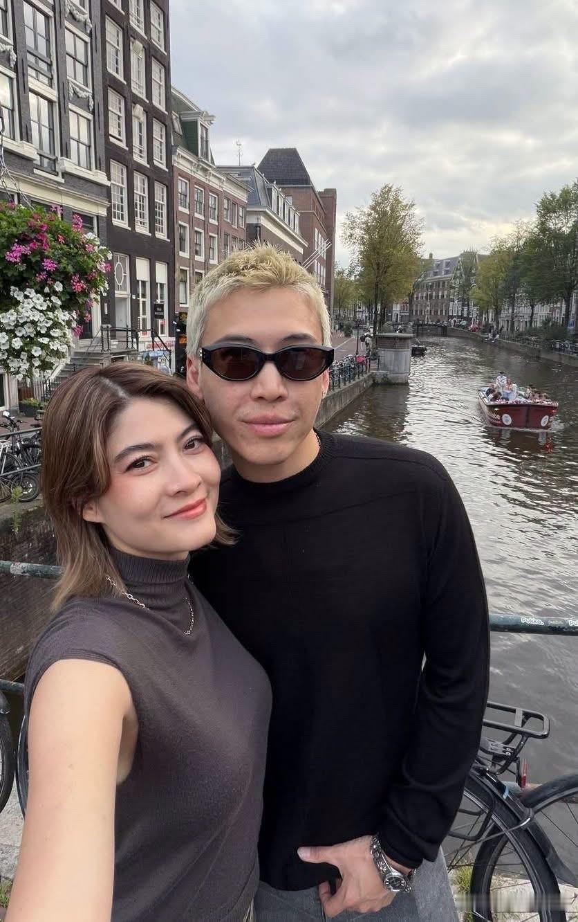 Margie、Pok夫妇通报家中水势：再涨一点就过红线了。。