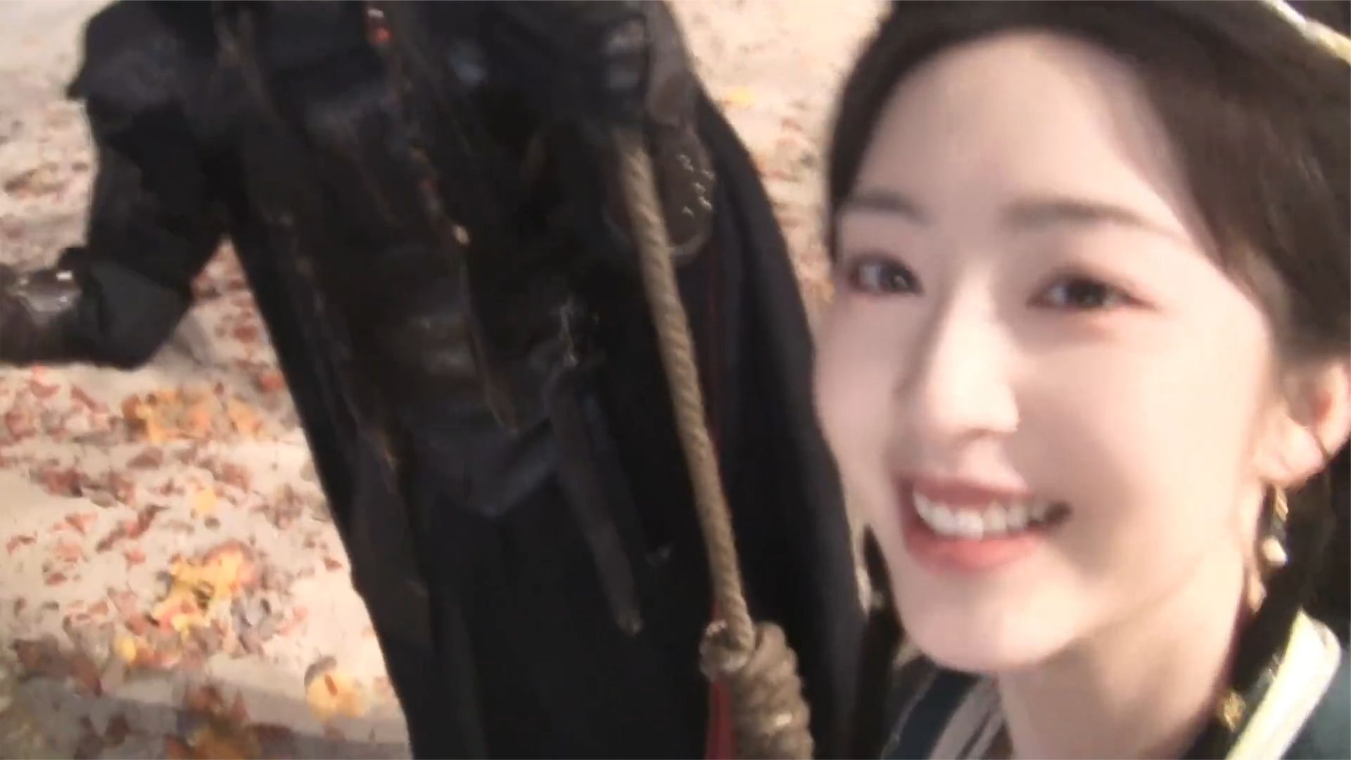 邓恩熙主演的恰逢春杀青花絮~~~妹妹好可爱呀~~