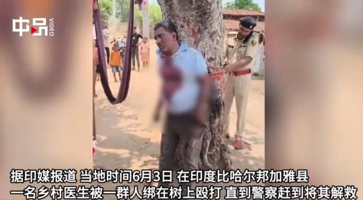 神奇印度，一医生被强奸犯家属绑树上殴打，女性权益何时能保障？
事件经过：
202