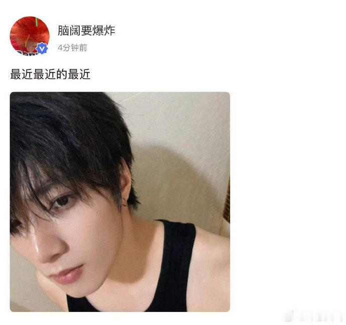 刘耀文打完耳洞看不到另一边脸了刘耀文高会销冠 一直在秀耳环刘耀文