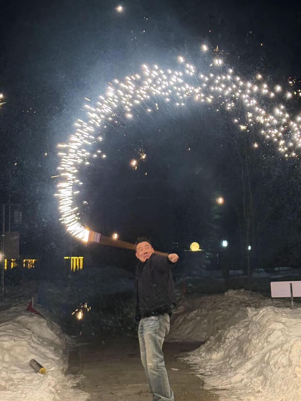 给下颚线男神擦皮鞋