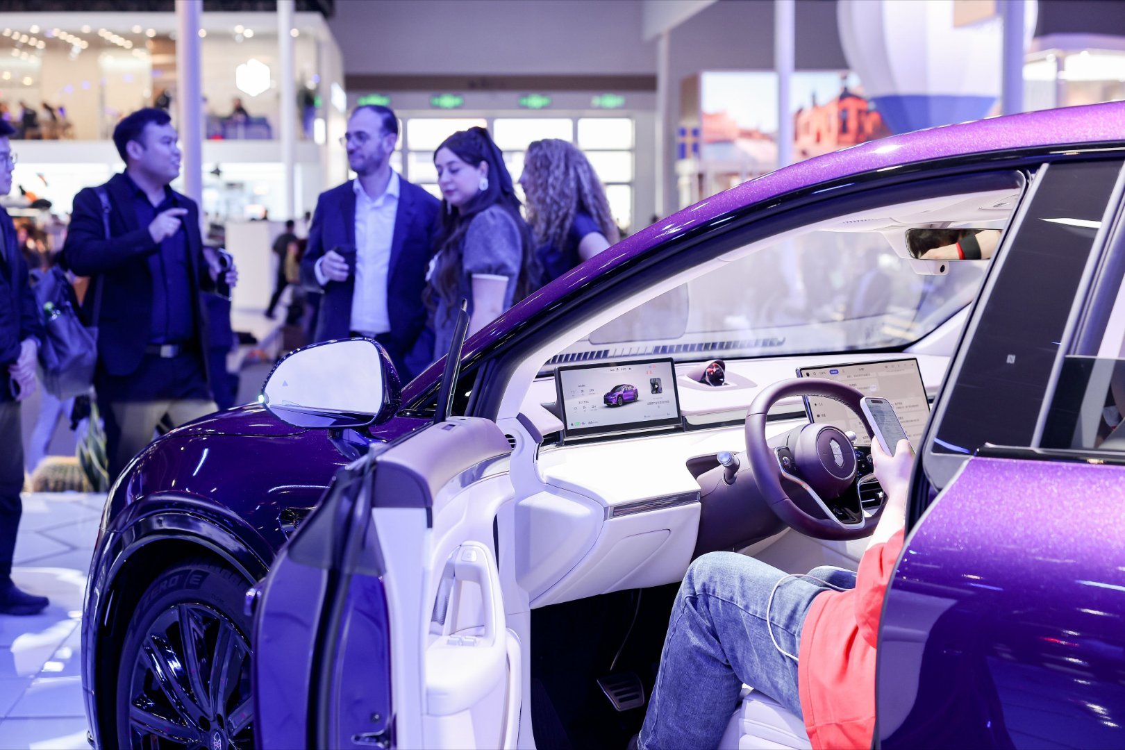 尹同跃透露智界R7正在筹备出海 立足自主创新拥抱全球市场，智界R7蓄势奔赴海外，