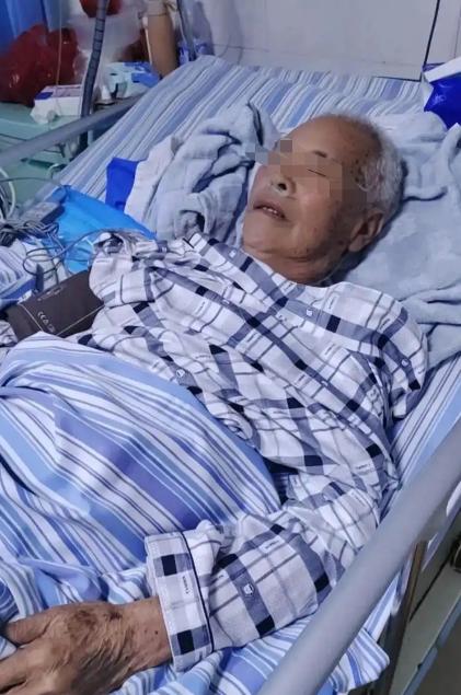“讹天讹地讹空气！”重庆一名 66 岁大爷，每月花 1350 元包下 11 个车