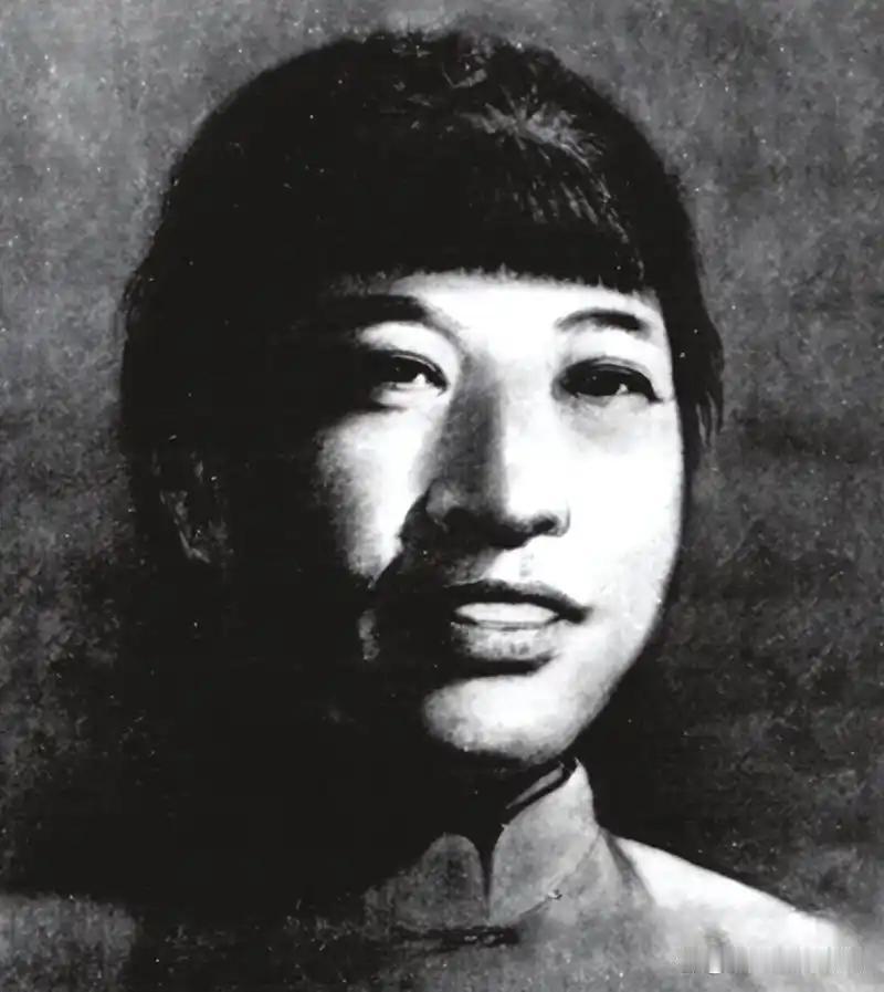 民国十七年9月，桑植县城的校场坪上，年仅30岁的贺满姑被押到了刑场。
能够确认的