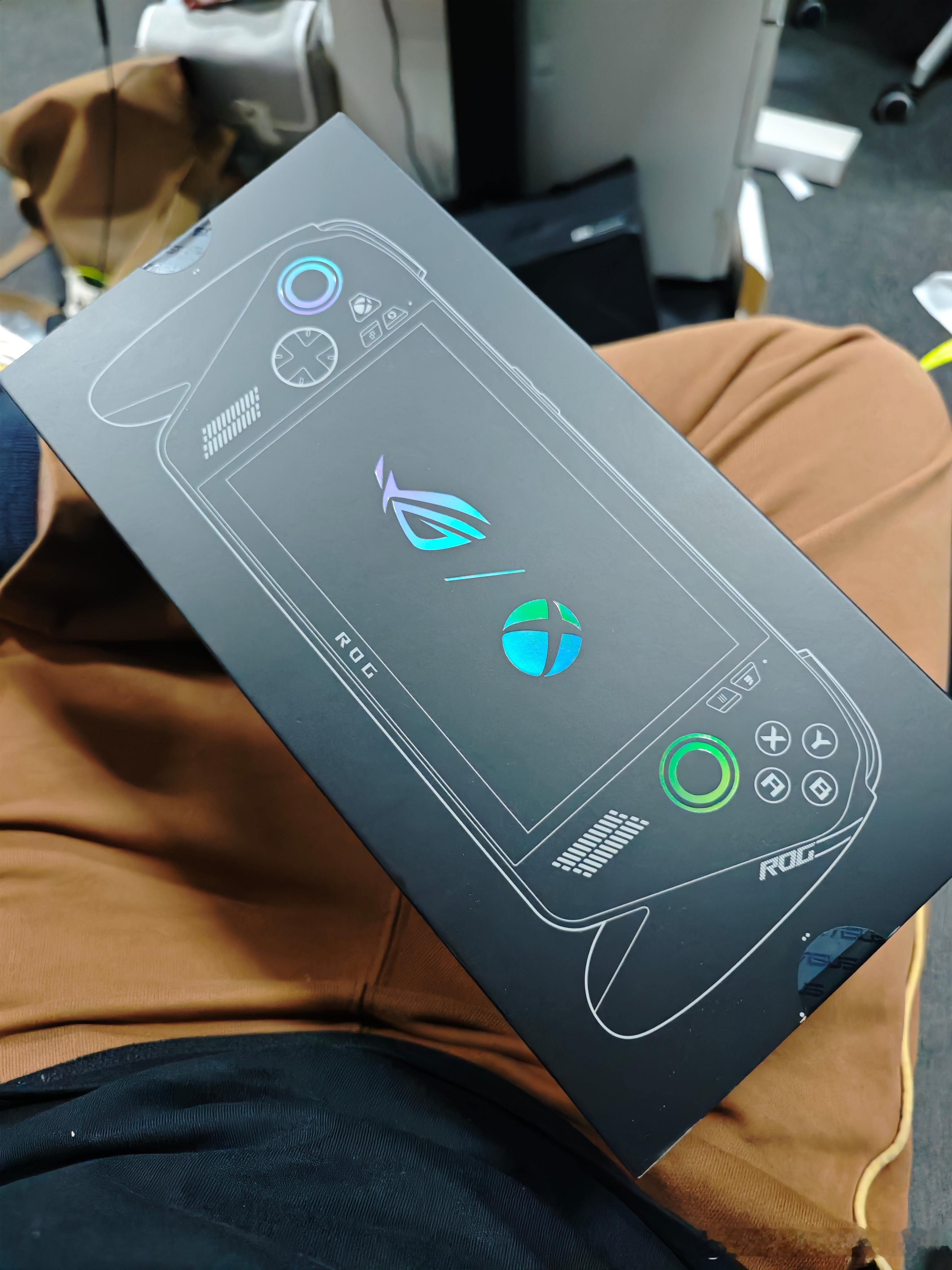 Rog 新掌机是真省电啊，感觉终于实现了离电玩3A的一刻。掌机还有一个好处就是可