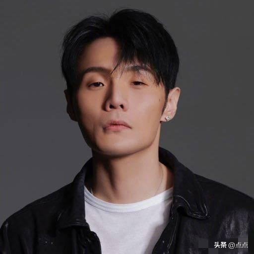 单依纯，我的私信已经被骂得不堪入目，那些言语太过恶毒，我就不公开展示了。
 
从