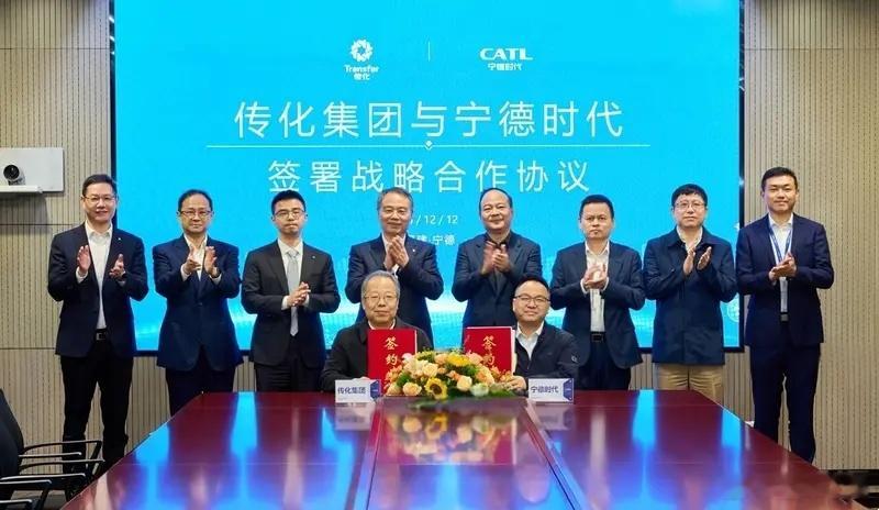 懂车之道讯日前，宁德时代与传化集团正式签署战略合作协议。双方将整合在智能制造、智