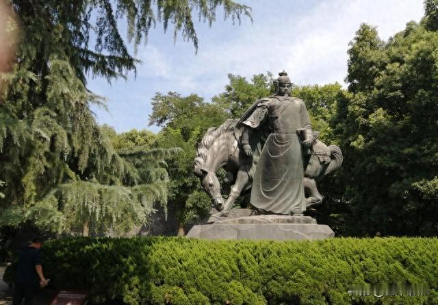 岳飞的魂，是她续上的：李娃的百年棋局
1175年，庐山。74岁的李娃临终留下一句