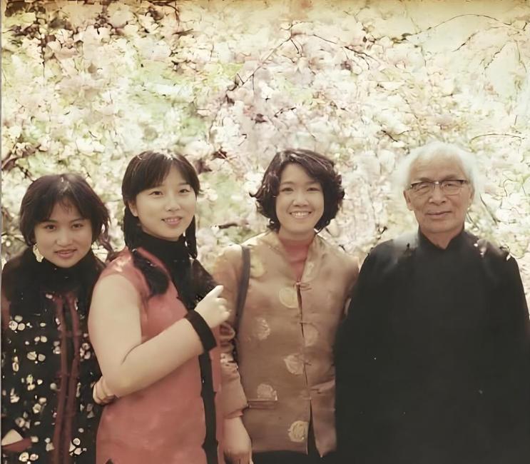 一个男人，一辈子身边至少换过七八个女人。原配病死，二房被他逼到精神失常，15岁的