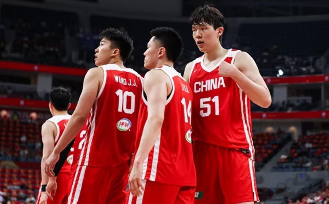 杨翰森的融入国家队，刚被确定的王俊杰核心打法被放弃，球队又不会打球了！
杨翰森作