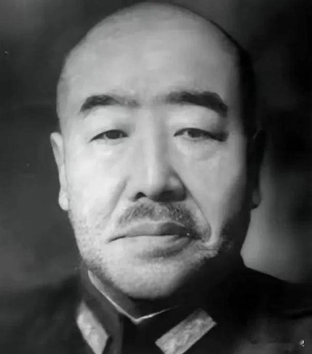 1943年庞炳勋投降日寇，为表忠心竟用铡刀残杀36名被俘八路军，将遗体抛入枯井，