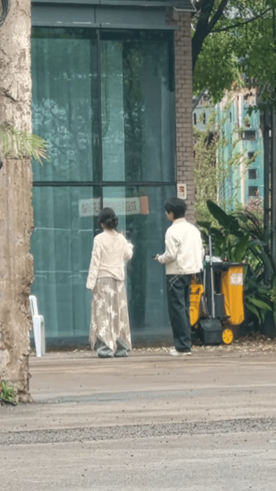 咱就是说小贺也有抖了！能不能看看两个人的共创舞蹈呢贺峻霖教沈月跳舞