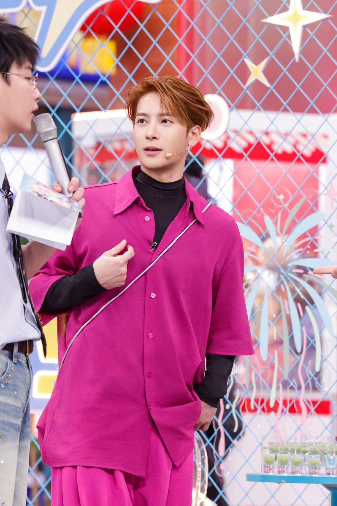 王嘉尔答题是有一套的王嘉尔的“糊弄学”答题法太绝了！辩解起来理不直气也不壮，全程