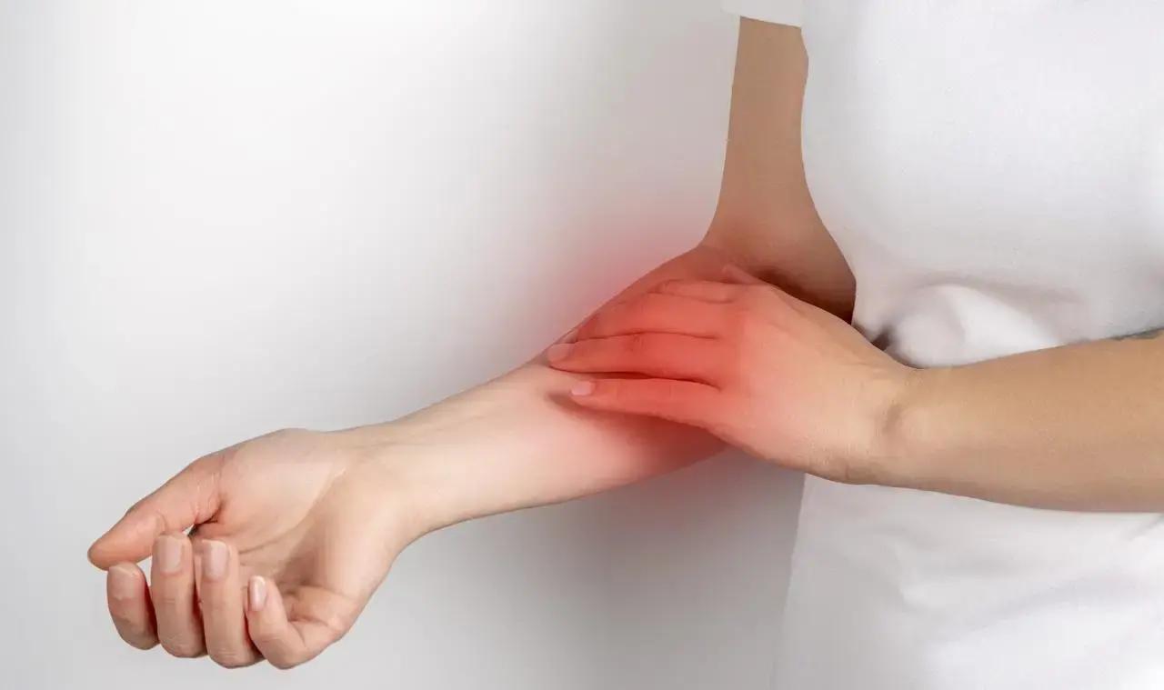 很多人背上、手掌、脚底或者肛门附近突然莫名其妙地痒了好几天，以为就是皮肤干燥或者