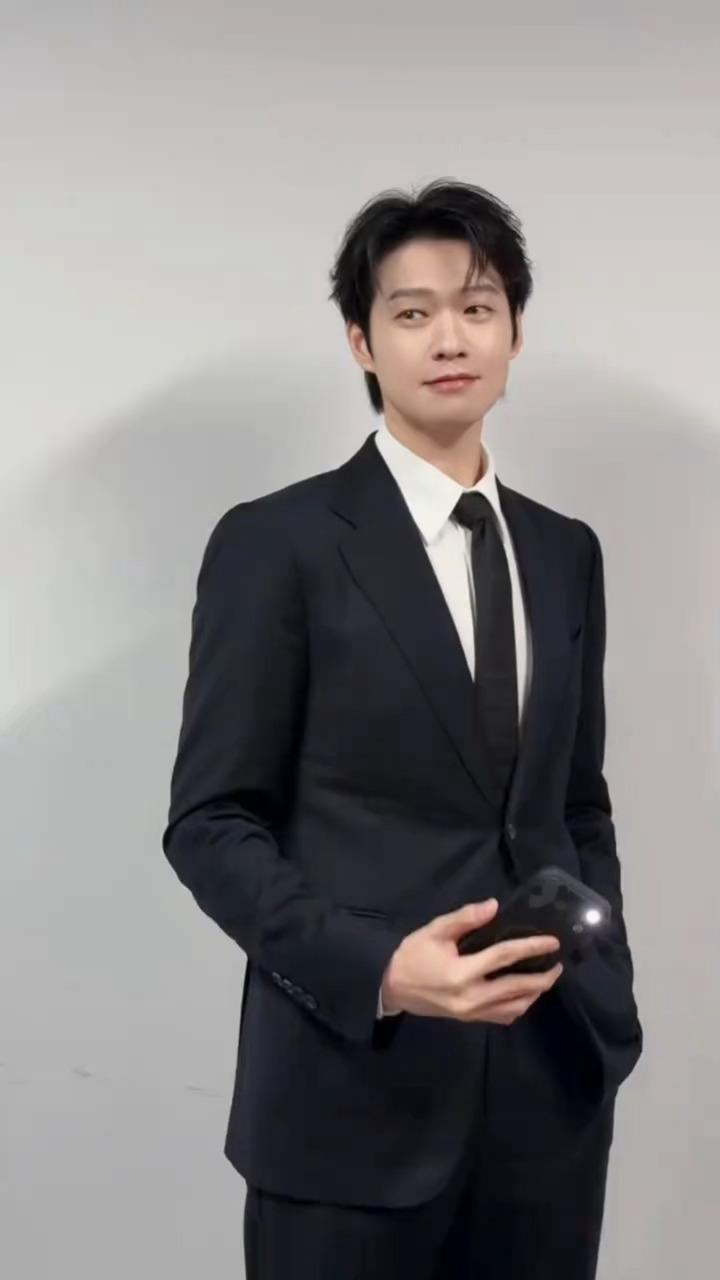 偶家男神镜头签这么帅什么意思！？ ​​​