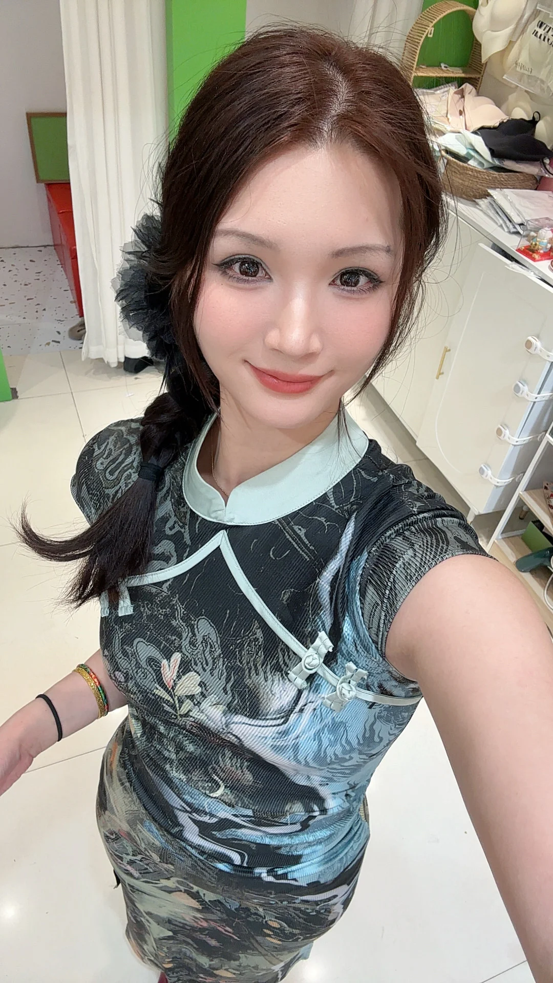 旗袍氛围感发型只需要一个鲨鱼夹