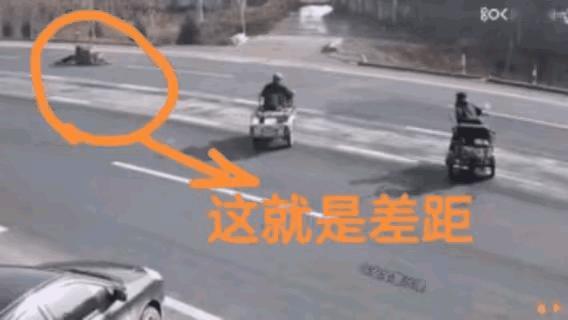 三轮车大爷过马路，完全不看路
结果没到对面就没了

社会百态 交通事故