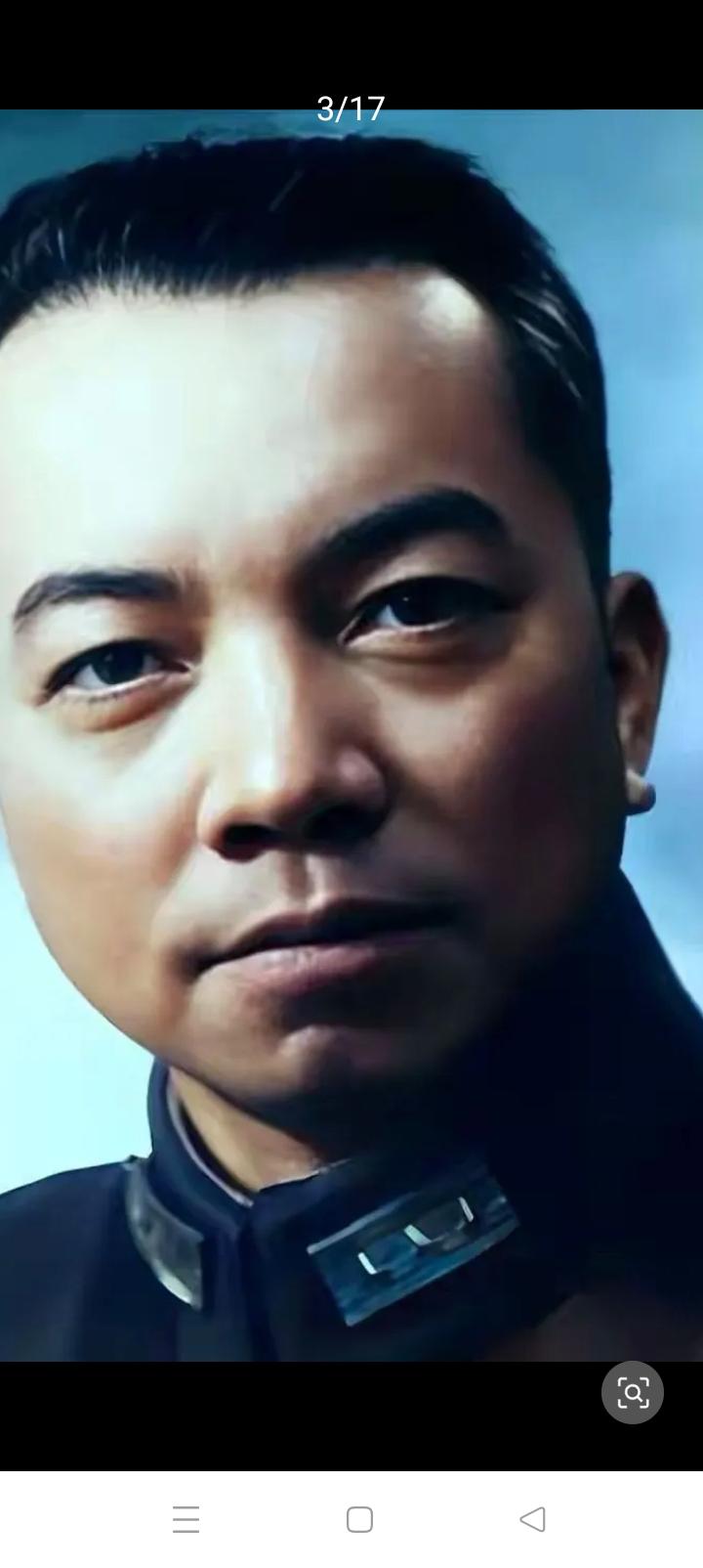 1933年李济深致电红军成立联合政府，即中华共和国。
此刻他的19路军有6万精锐