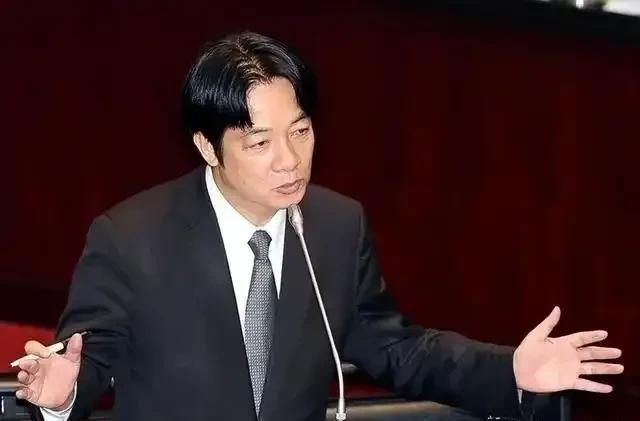 所谓拦截美国军火进岛是个陷阱，会引起三战，是一种妥协，自欺欺人，怯战的一表现。如