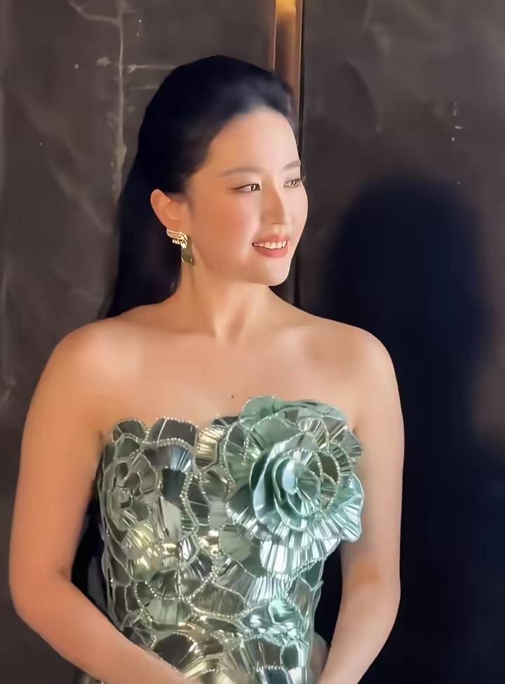 刘亦菲，美出新高度，这是不是叫圆润美