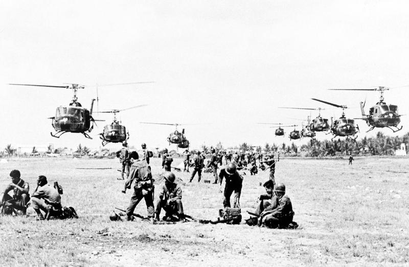 要说越南战争获益最大的三个国家，首当其冲是美国。虽然表面上美国深陷战争泥潭，但军