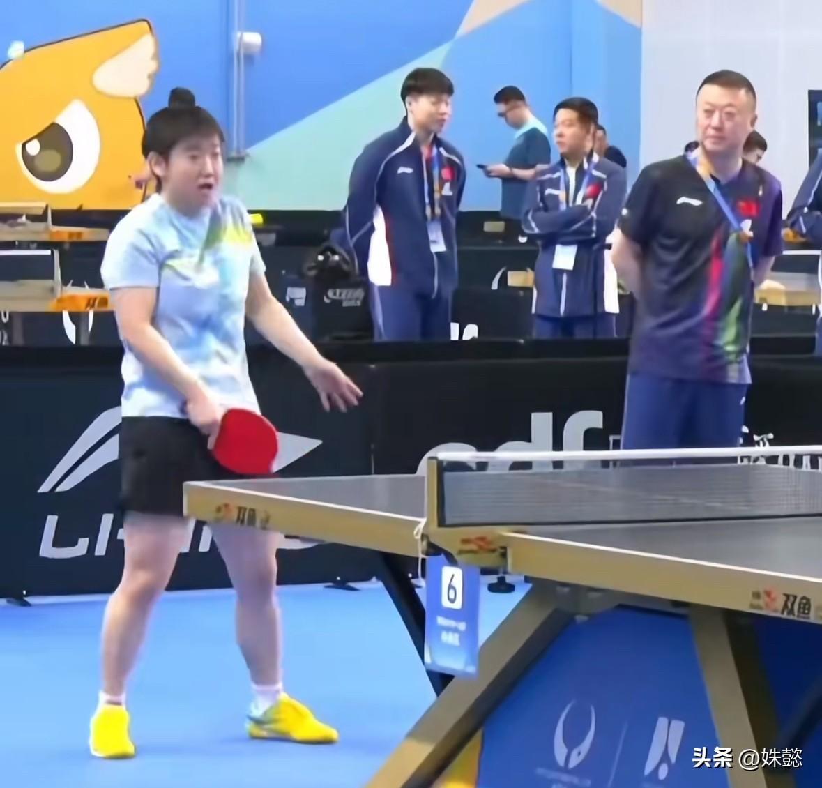 快被马琳笑死了，我严重怀疑马琳不是去海口当教练的，是去参加超级模仿秀的，莎莎赛前