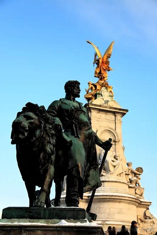 白宫国宴暗藏玄机！英王送礼一句话，道尽英美关系🔥
 
查尔斯三世访美白宫国宴，