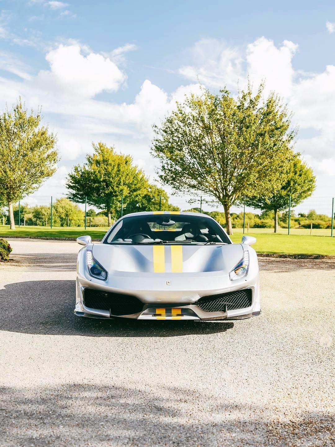 Ferrari 488 Pista   搭载3.9L V8发动机   720马力