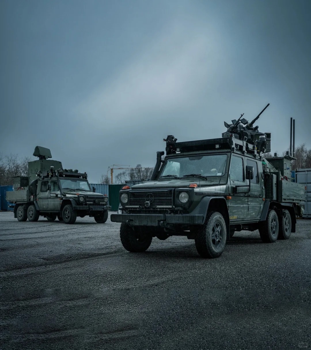 特殊车辆 Mercedes-Benz G300D 6X6。十年前能出G63 6X