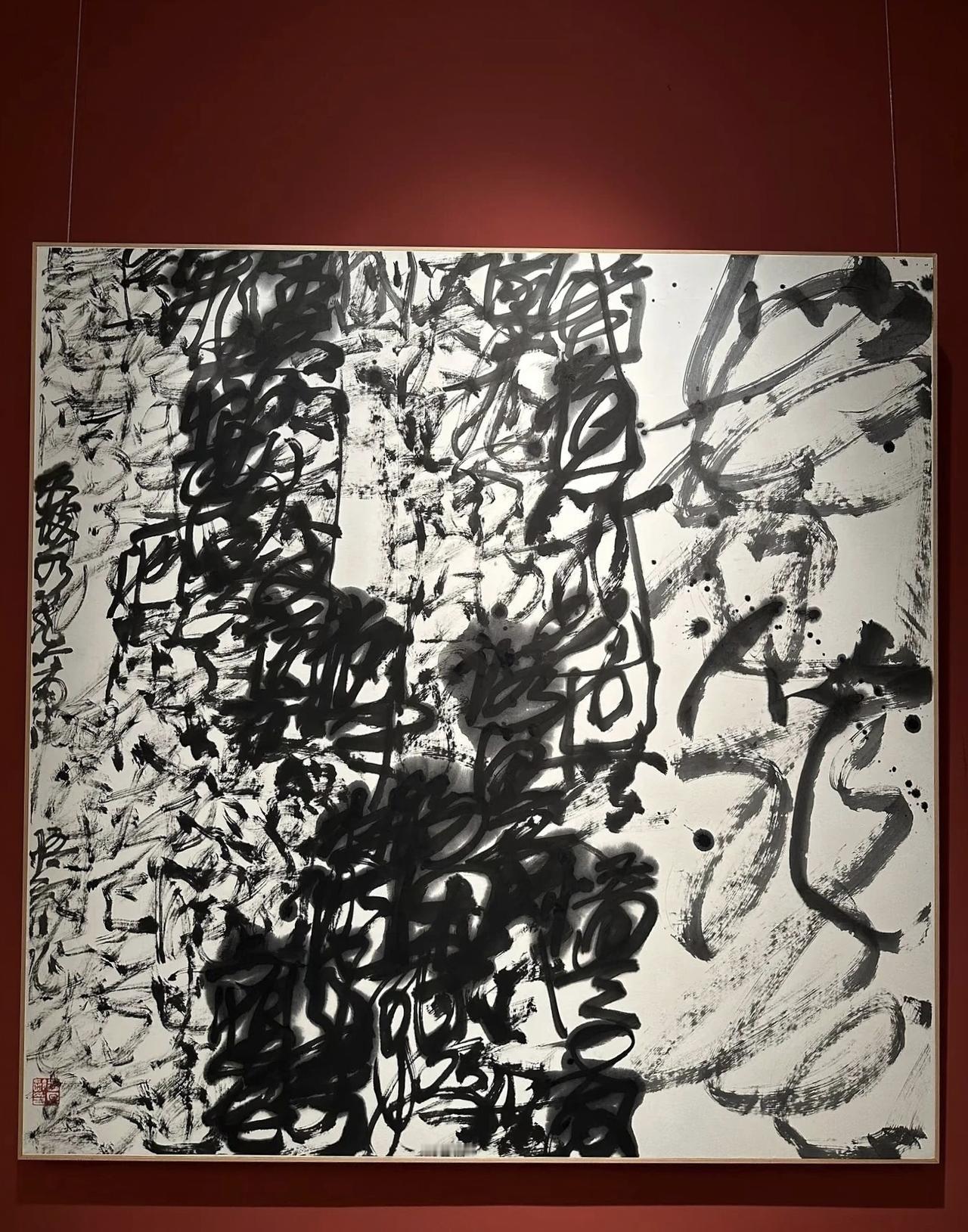 这就是所谓的书法的作品，称呼为乱书，一点不为过。说实话我是不知道写的是什么。就是
