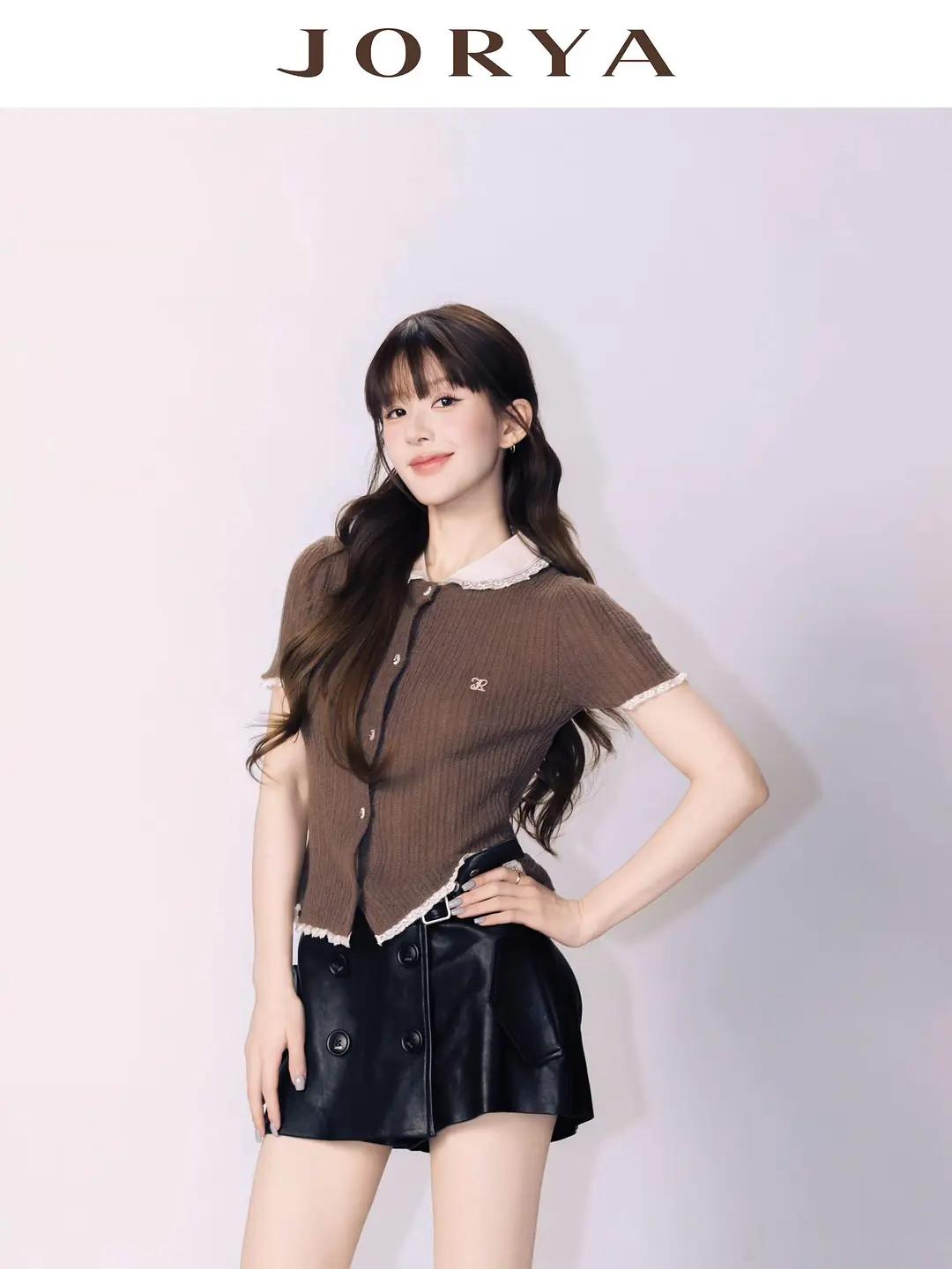 赵露思已经八个服装线代言了，再来一个就可以发九宫格了