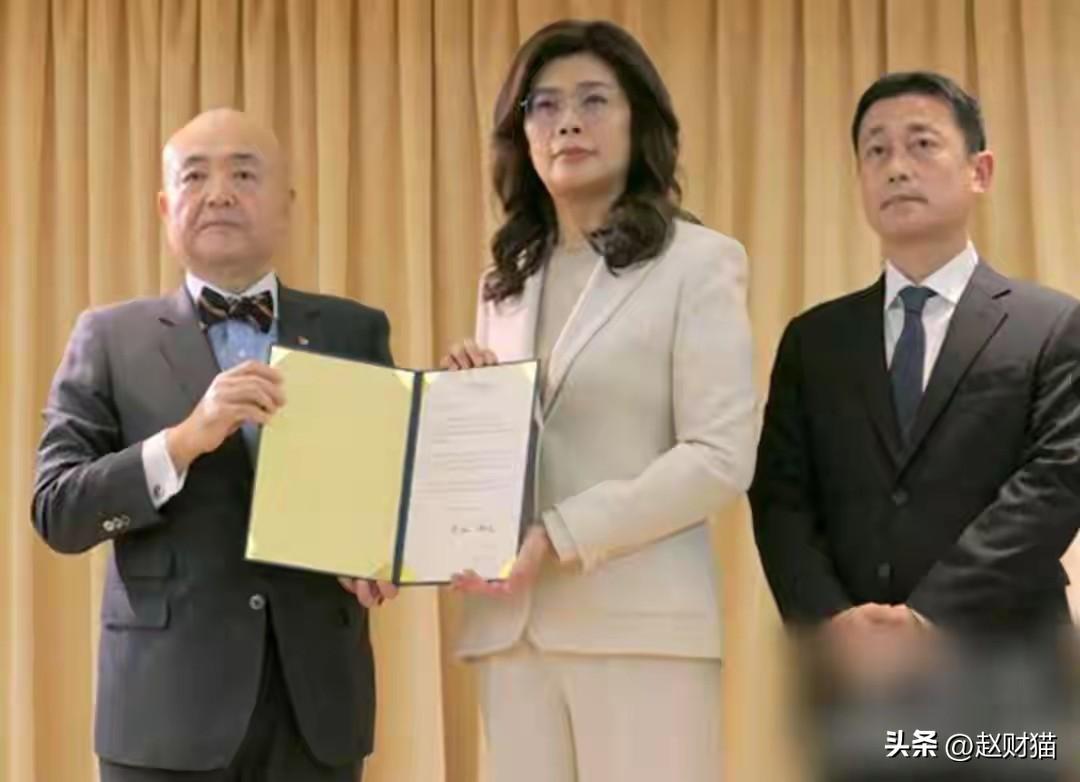 郑丽文给日本捐款炸锅全网：对大陆冷、对日本跪，国民党这步棋，直接踩碎两岸底线
 