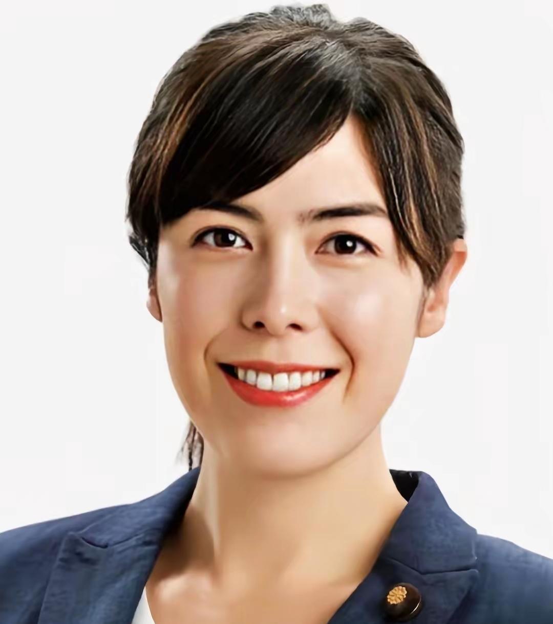 小野田纪美近日为高市早苗的发言站台，这场官员之间的隔空呼应，意外地把看似平常的外