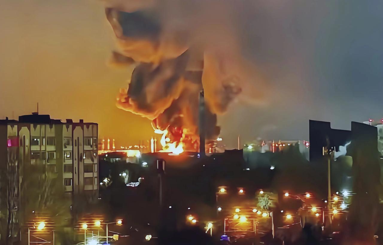 中东战争导致国际原油供应受阻，油价应声上涨。俄乌还要给国际油价再添一把火，乌克兰