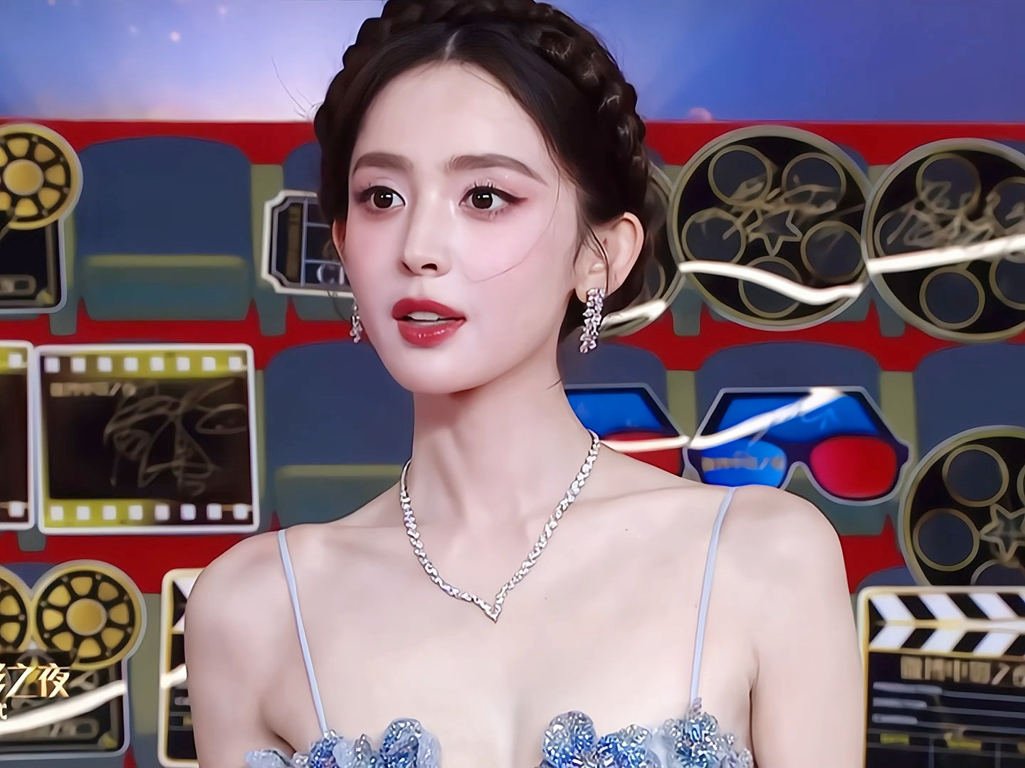 看得出她是公主👸👸娜扎今天第二套造型也好看[在线等] ​​​