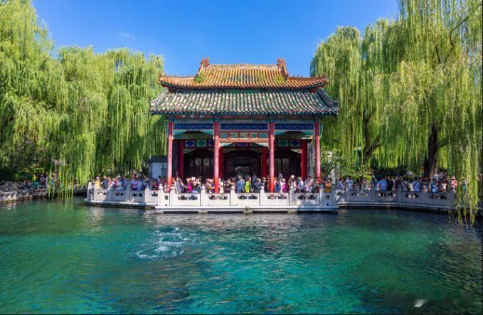 济南精华一日游（2026·泉城经典线，不走回头路）
 
路线：趵突泉 → 五龙潭