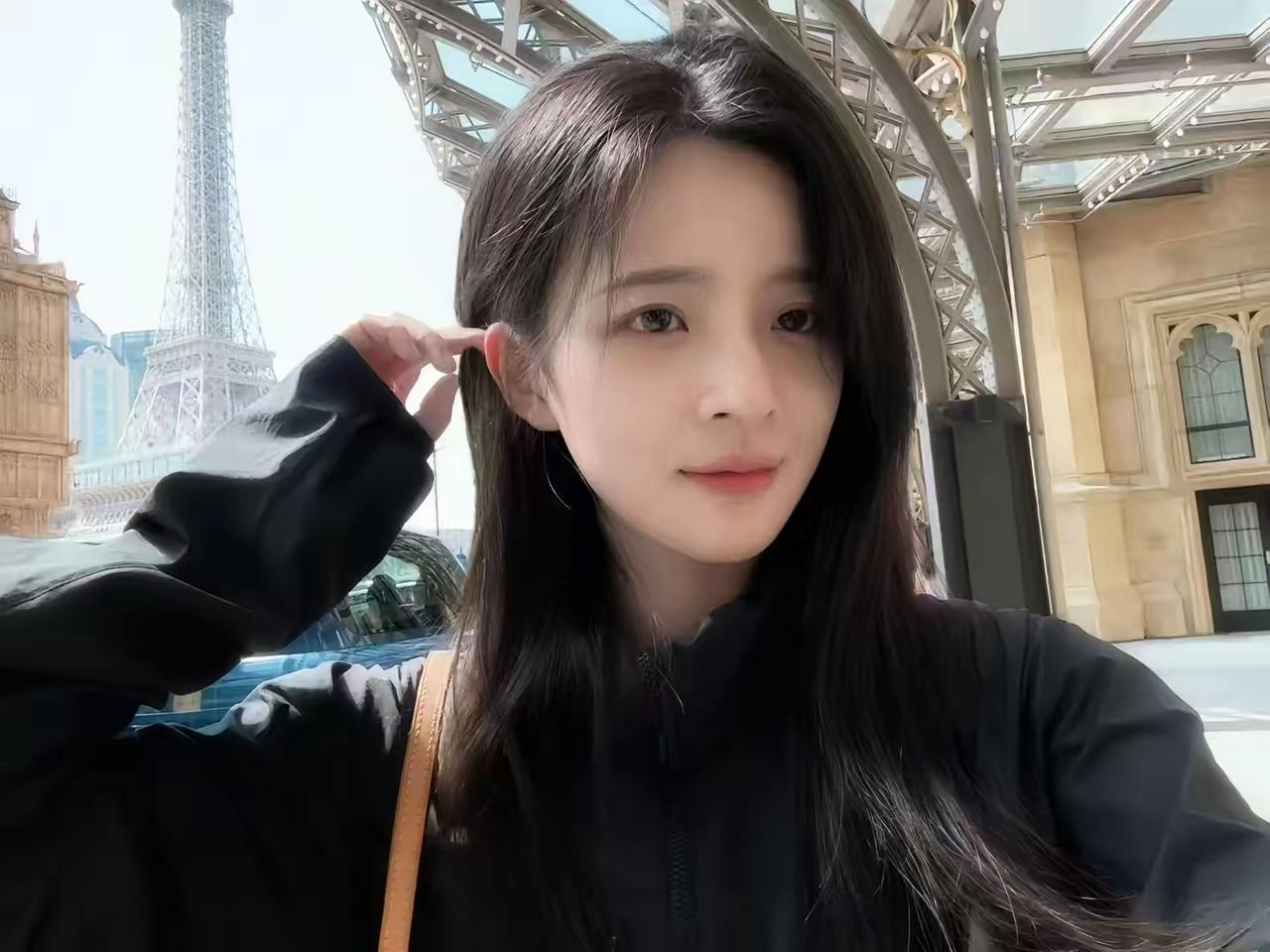 科大讯飞的女主朱某颜值确实一流，
怪不得让搞危机公关的老总也不顾危机，可一时的冲