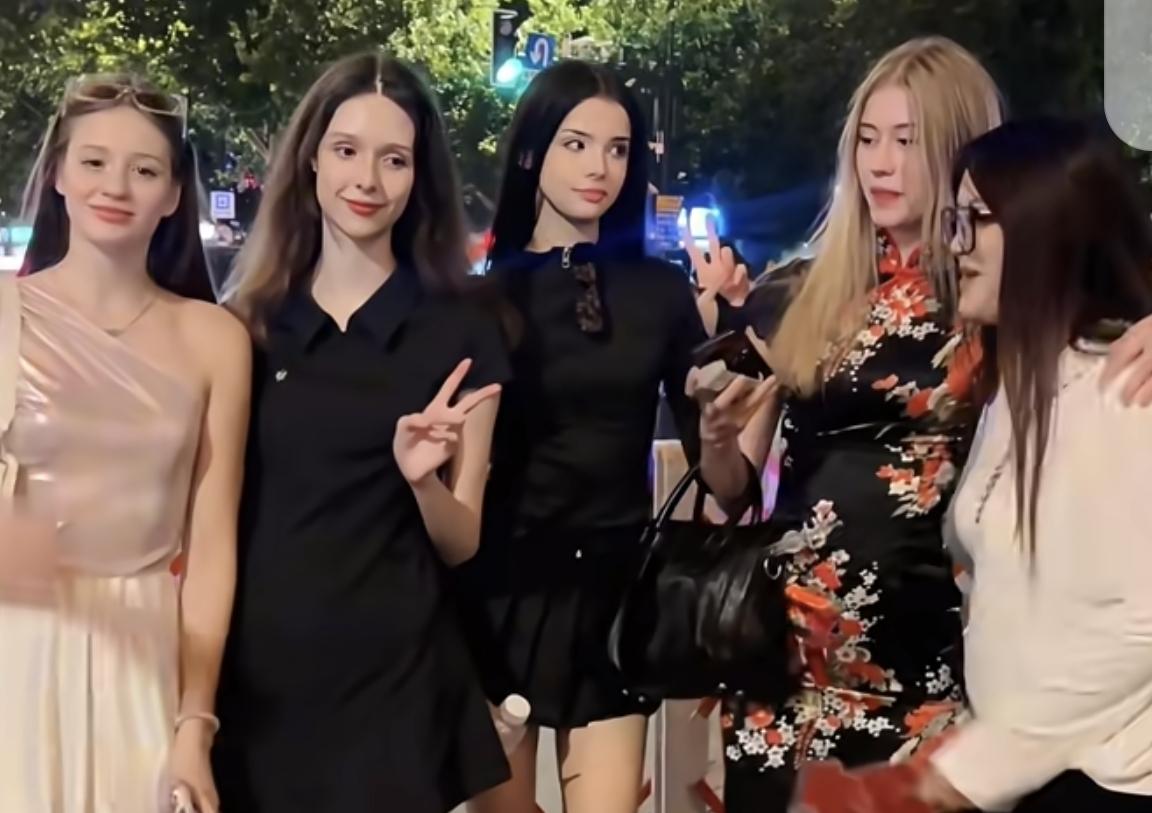 俄罗斯新娘涌入中国，彩礼只需8000元！

黑河婚介所的预约本已经卷得像春运火车