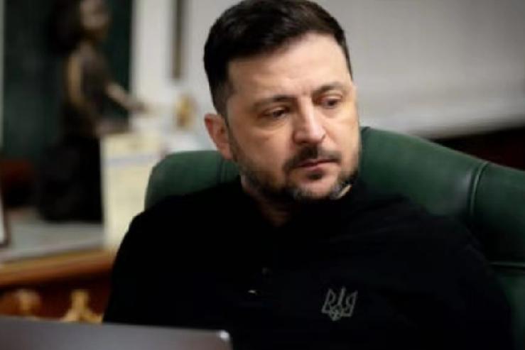 泽连斯基坐不住了，欲赴美国向特朗普求救，特朗普回应:没我，你啥也不是！
 
12