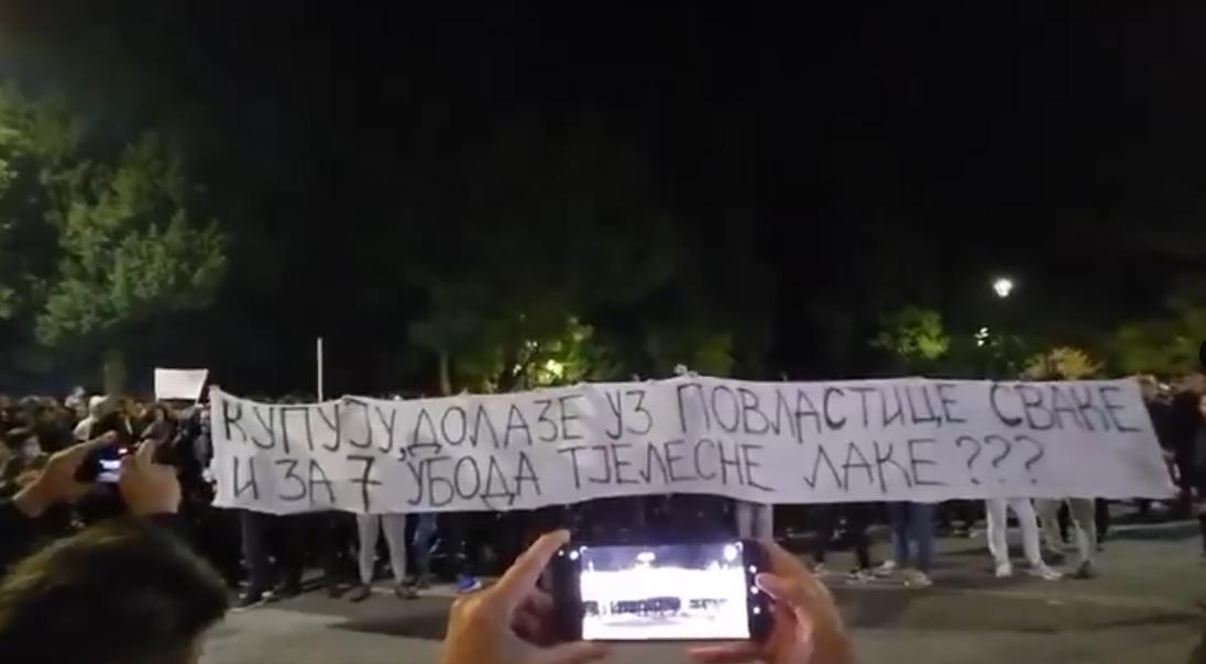 【黑山爆发反土耳其抗议活动】在土耳其和阿塞拜疆公民参与袭击当地居民后，波德戈里察