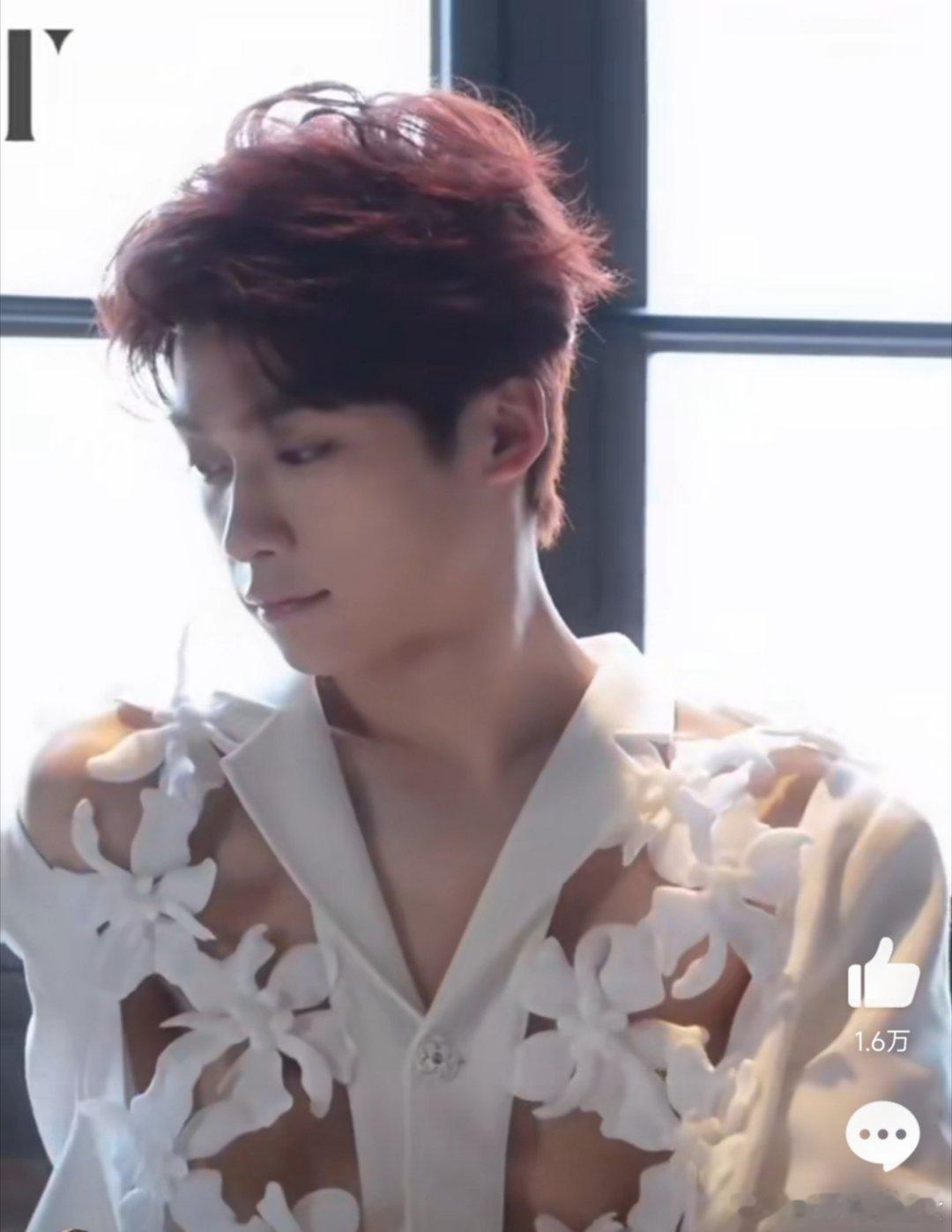 梓渝这个衣服不是找亲吗饭圈现在都吃这种？？？到底想传递什么？？ ​​​