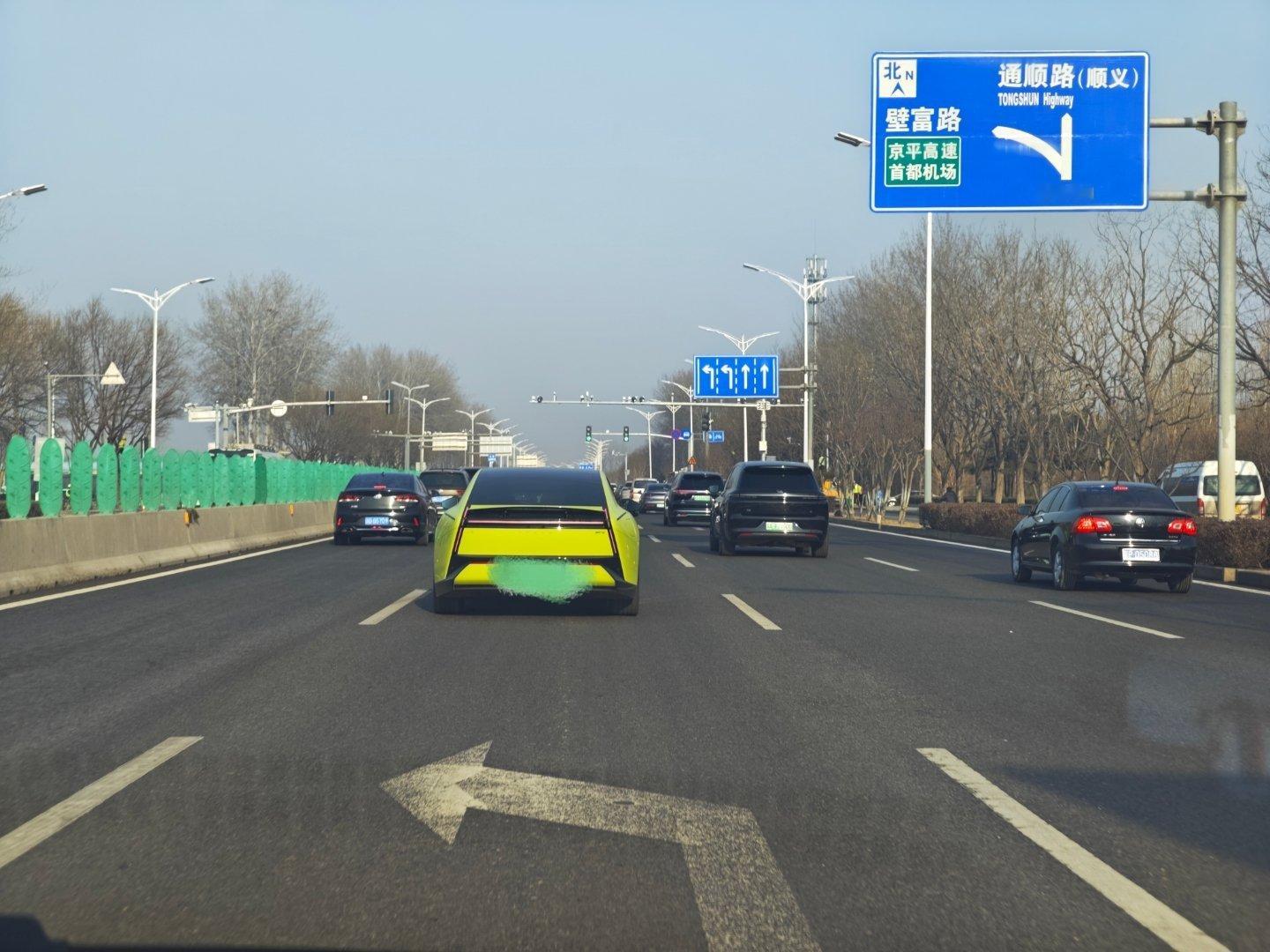 两张图片两个感悟1:看第一张你说汽车设计在当下重不重要  很重要!小鹏全新p7 